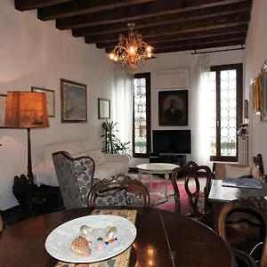 La Poetessa Apartament